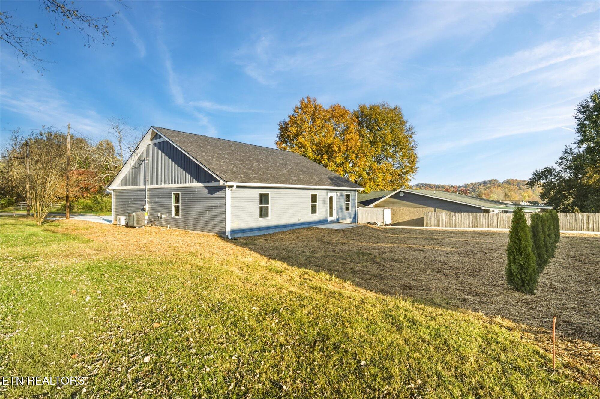 333 Granville Conner Road Powell, TN 37849 - Photo 29 of 30 Back view