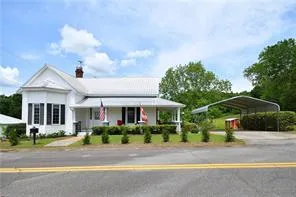 $333,800 | 136 State Rd S-37-209, Westminster, SC 29693