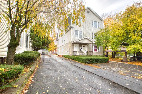 $1,700 | 429 New Britain Avenue, Hartford, CT 06106