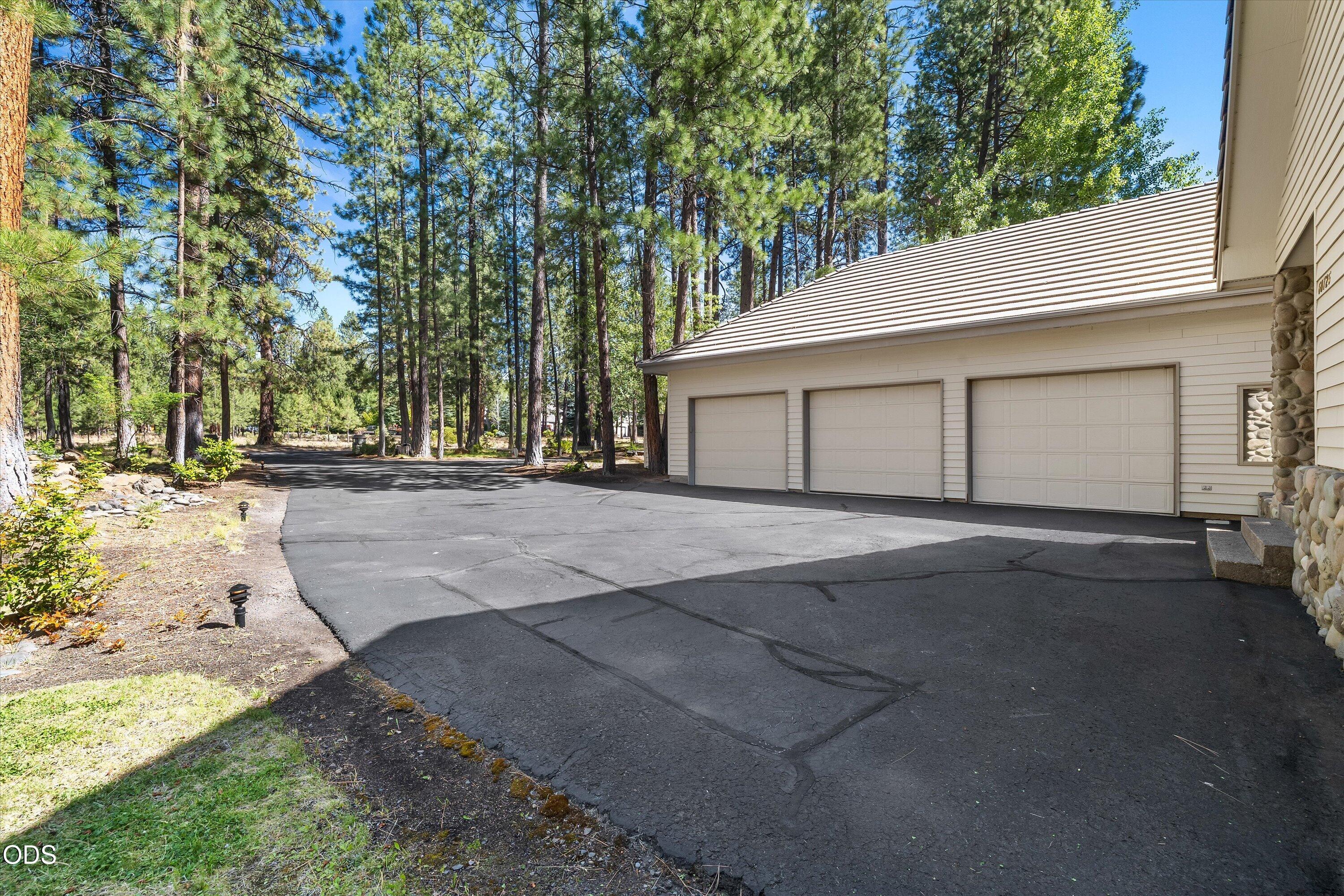 60726 Golf Village Loop Bend, OR 97702 - Photo 52 of 63