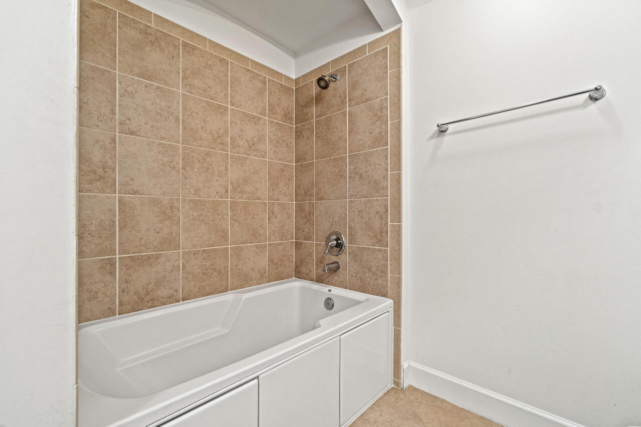 1660 Renaissance Commons Boulevard, Unit 2524 Boynton Beach, FL 33426 - Photo 23 of 38 004-1660RenaissanceCommonsBoulevard-Boyn