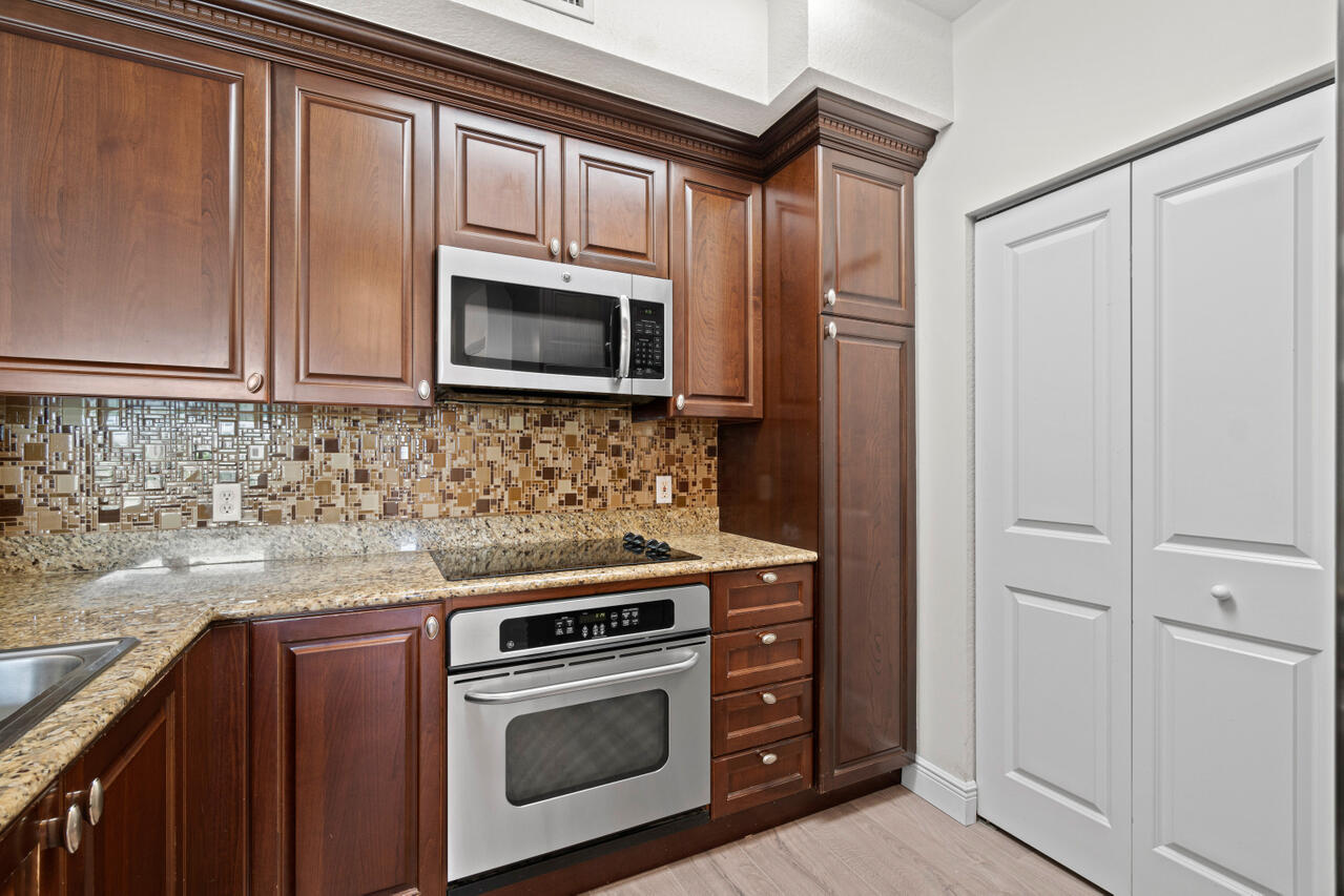 1660 Renaissance Commons Boulevard, Unit 2524 Boynton Beach, FL 33426 - Photo 10 of 38 017-1660RenaissanceCommonsBoulevard-Boyn