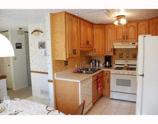5 A Springwood Square Harwick, PA 15049 - Photo 7 of 12 Kitchen.