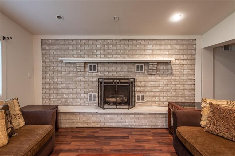 804 Jefferson Road Pittsburgh, PA 15235 - Photo 8 of 25 Just imagine - let your decorating talent shine!