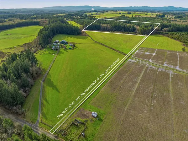 a view of a tennis court