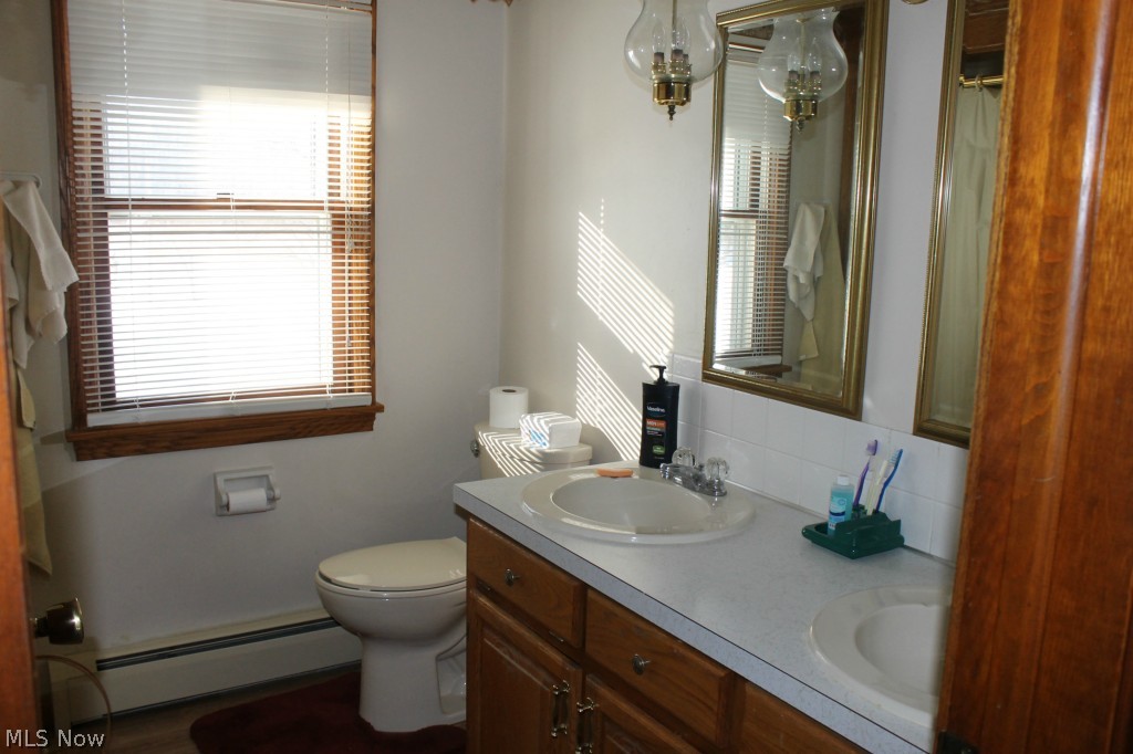 1999 Porter Road Atwater, OH 44201 - Photo 20 of 24 Main bathroom upstairs with dual sinks!