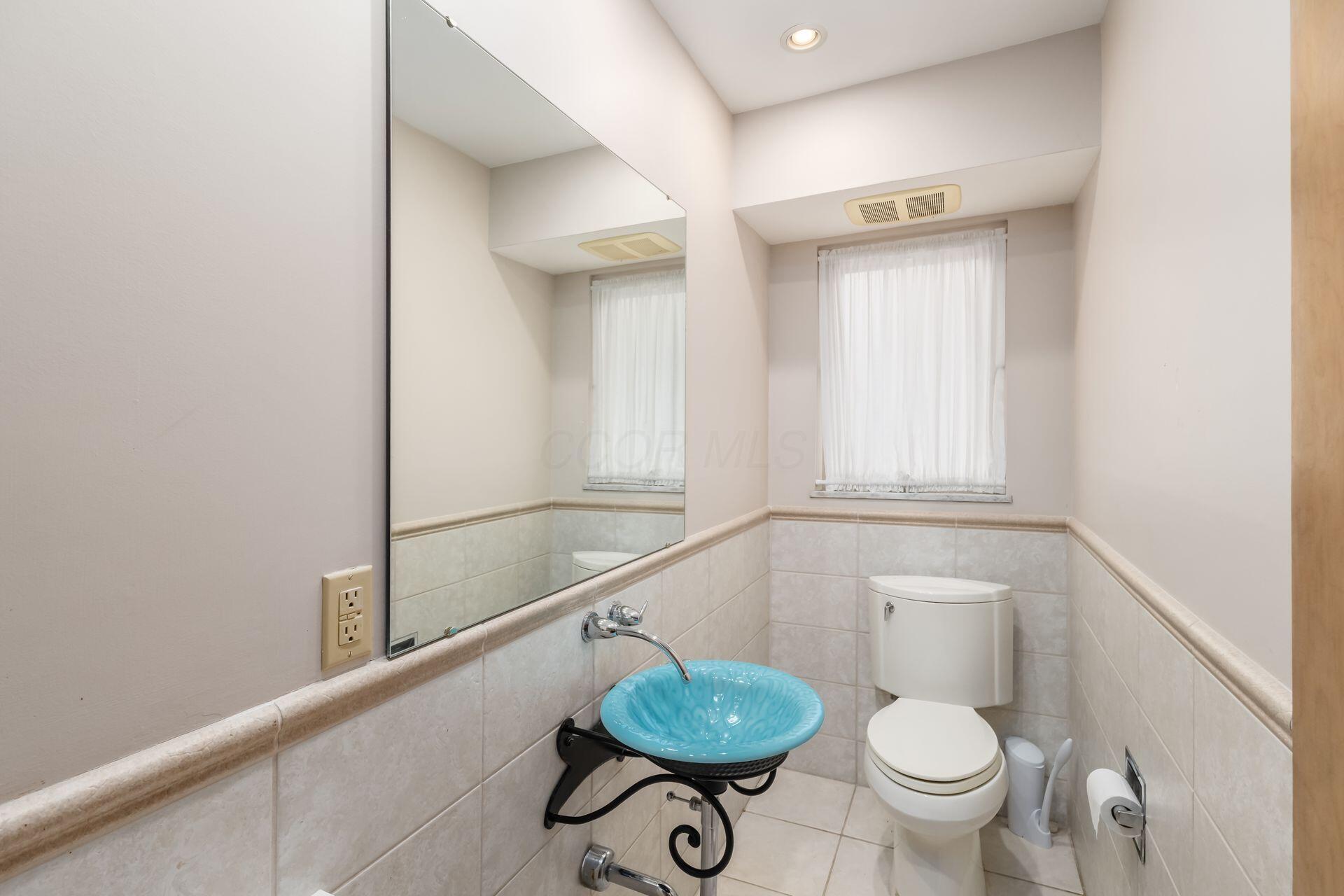 3057 Brandon Road Columbus, OH 43221 - Photo 21 of 72 Powder Room