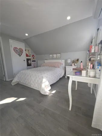 $775,000 | 13 Peachtree Lane, Levittown, NY 11756