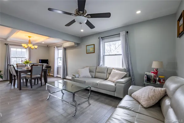 $775,000 | 13 Peachtree Lane, Levittown, NY 11756