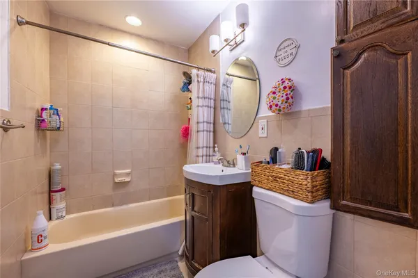 $775,000 | 13 Peachtree Lane, Levittown, NY 11756