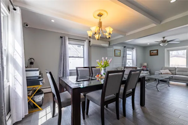 $775,000 | 13 Peachtree Lane, Levittown, NY 11756