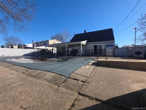 $775,000 | 13 Peachtree Lane, Levittown, NY 11756