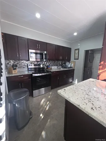 $775,000 | 13 Peachtree Lane, Levittown, NY 11756