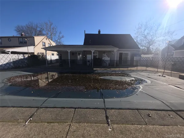 $775,000 | 13 Peachtree Lane, Levittown, NY 11756