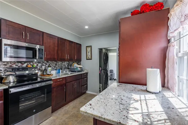 $775,000 | 13 Peachtree Lane, Levittown, NY 11756