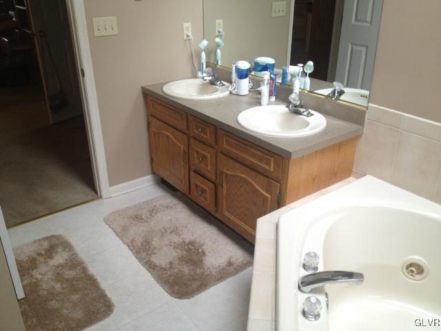 4115 Ross Road Bethlehem, PA 18020 - Photo 17 of 25 Gallery Image 17