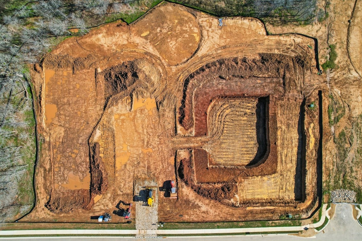 190 Bendecido Loop Elgin, TX 78621 - Photo 23 of 25 a sign that is on the side of a building