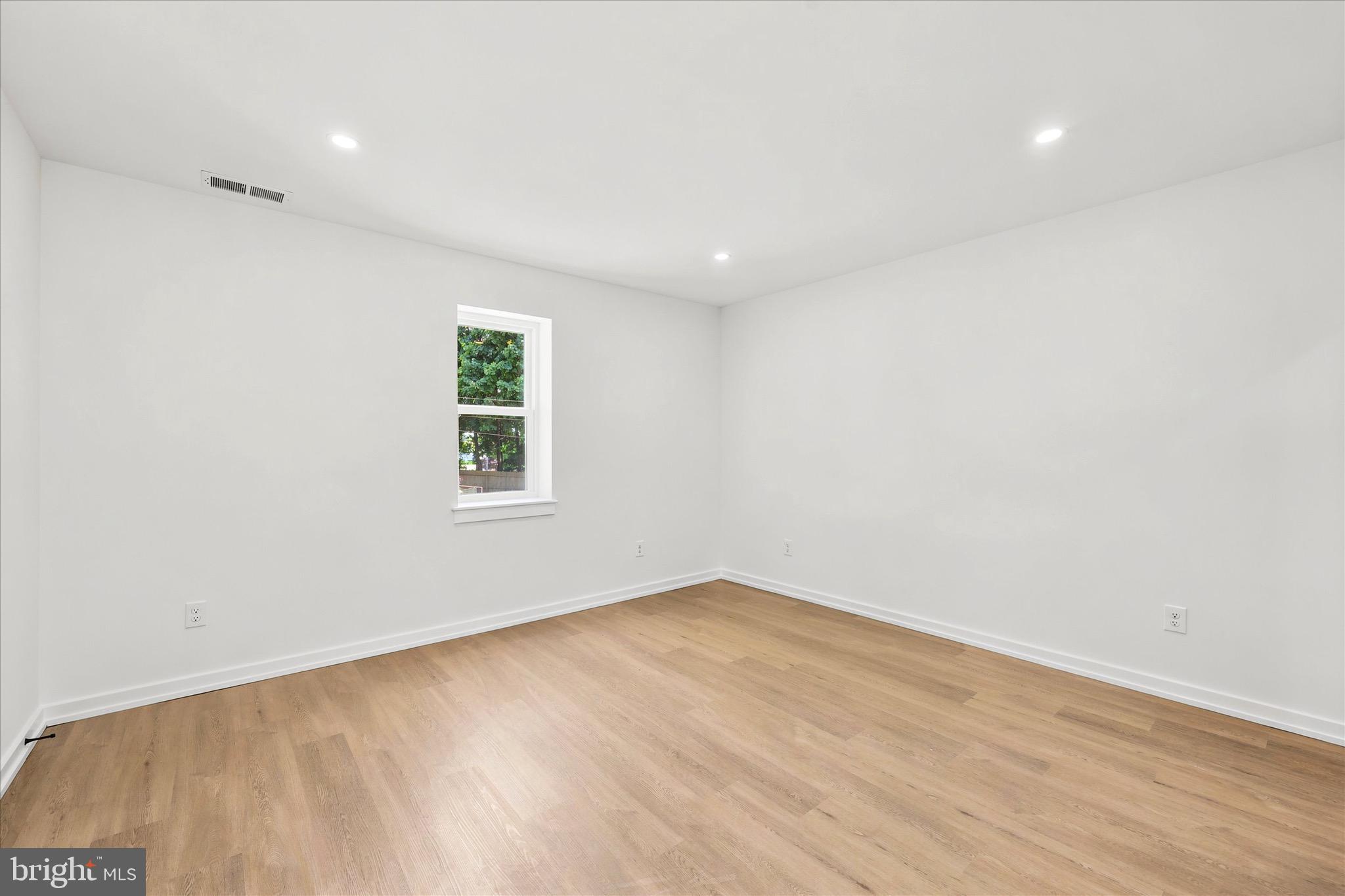 8 James Road Broomall, PA 19008 - Photo 18 of 35 an empty room with a window