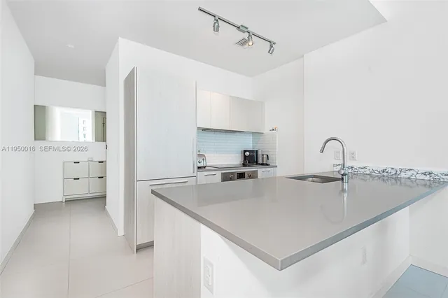 $780,000 | 501 Northeast 31st Street, Unit PH4404, Miami, FL 33137