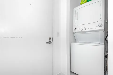a close up view of a washer and dryer