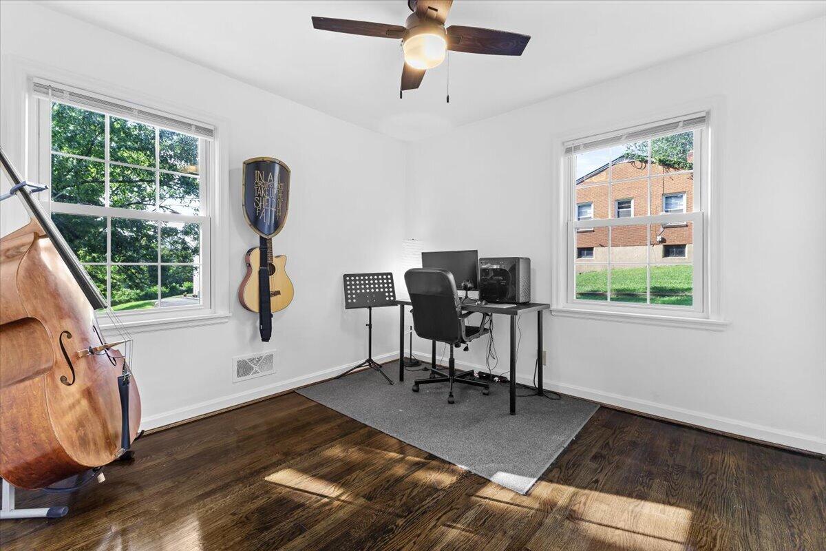 325 South Preston Road Vinton, VA 24179 - Photo 16 of 26 21-325 S Preston Rd-28
