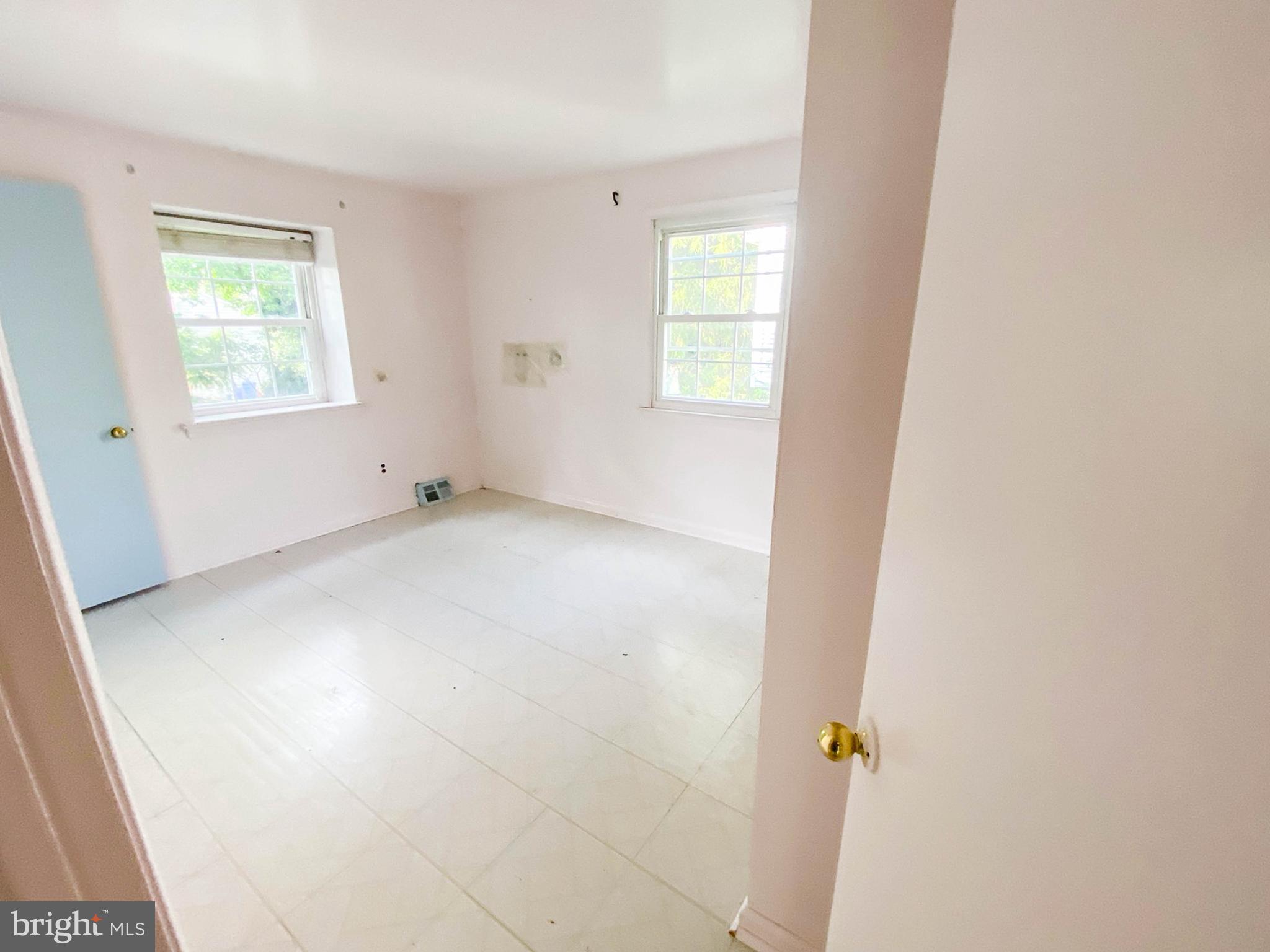 206 Chestnut Avenue Media, PA 19063 - Photo 25 of 33 an empty room with windows
