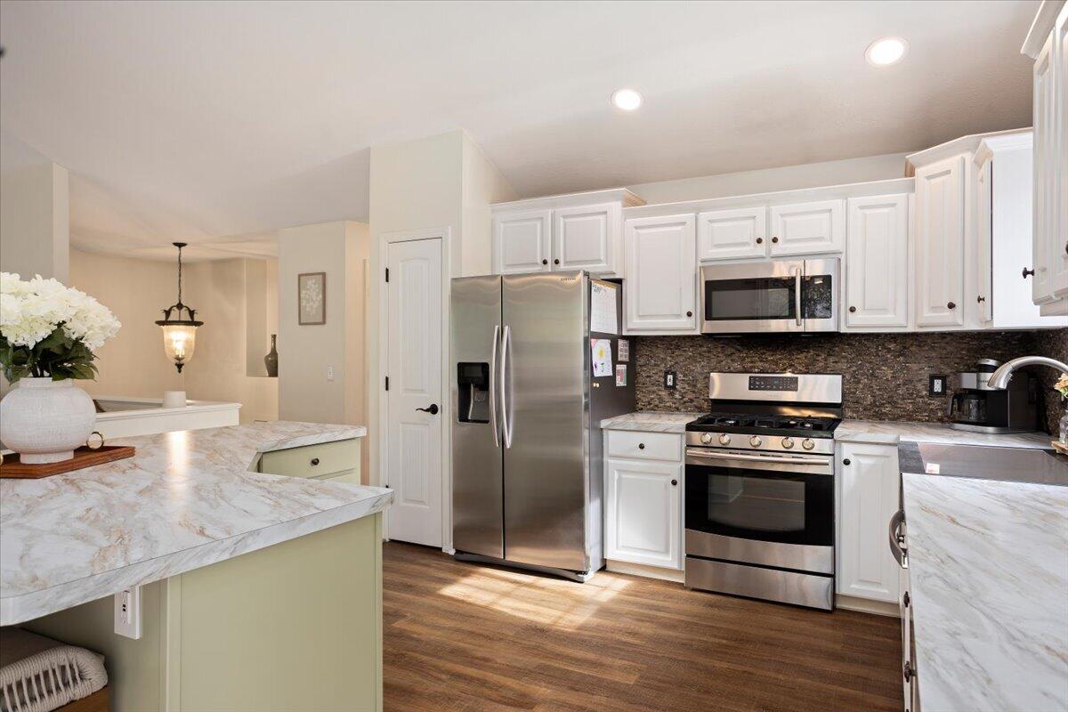 1802 Cedar Tree Drive Jenison, MI 49428 - Photo 16 of 41 kitchen with pantry