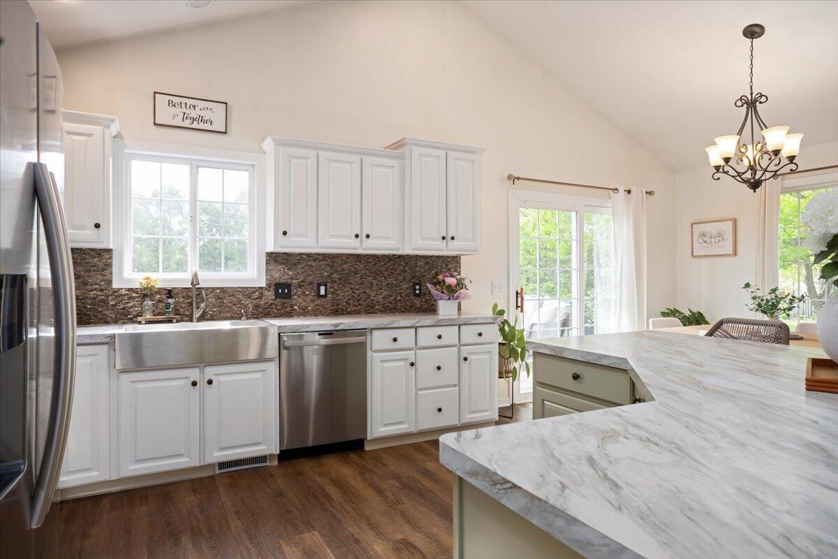 1802 Cedar Tree Drive Jenison, MI 49428 - Photo 17 of 41 kitchen