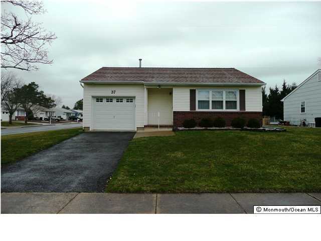 37 Coventry Road Toms River, NJ 08757 - Photo 1 of 9 Primary Photo
