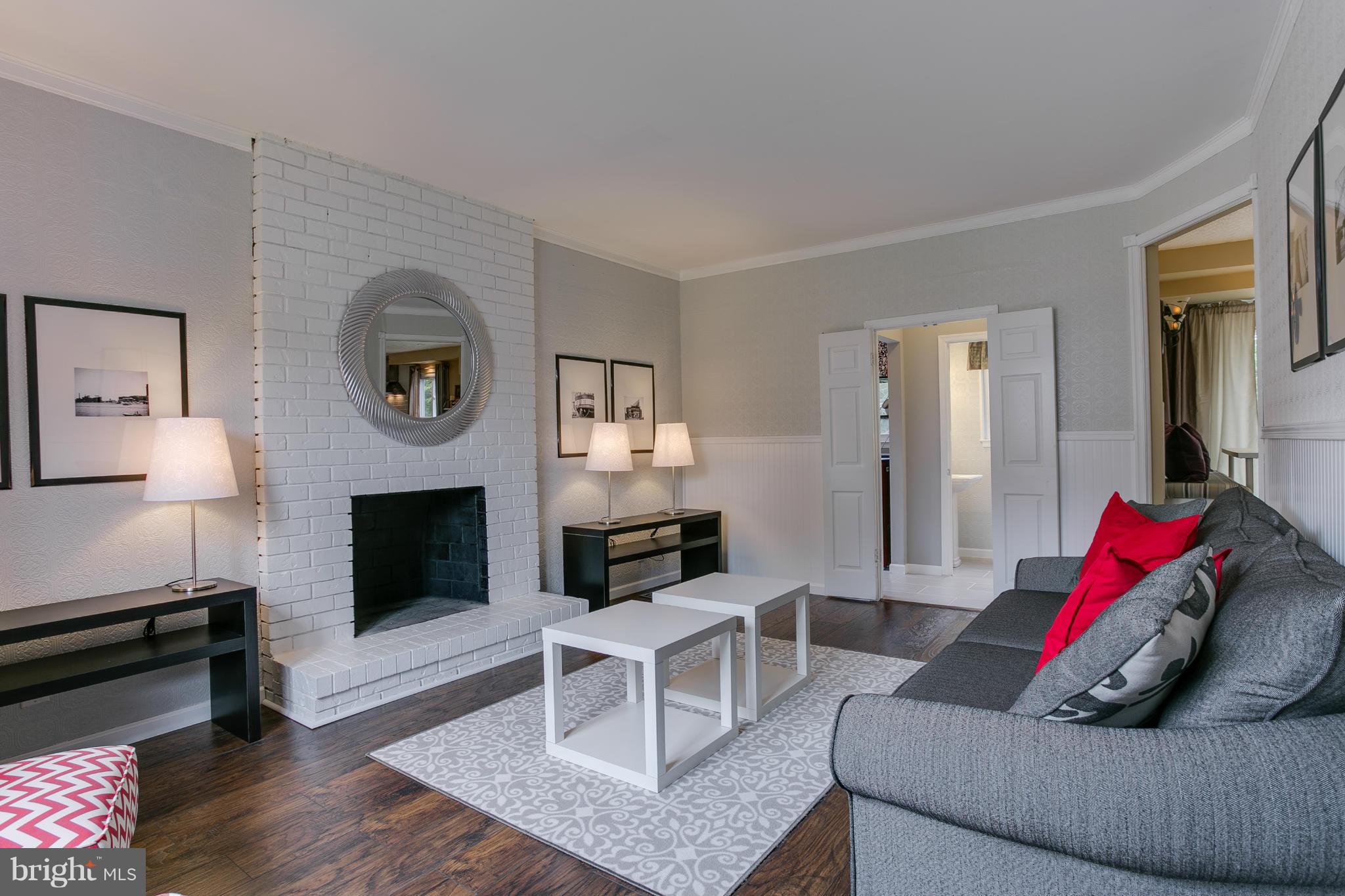 9802 Southall Road Randallstown, MD 21133 - Photo 6 of 30 Living Room