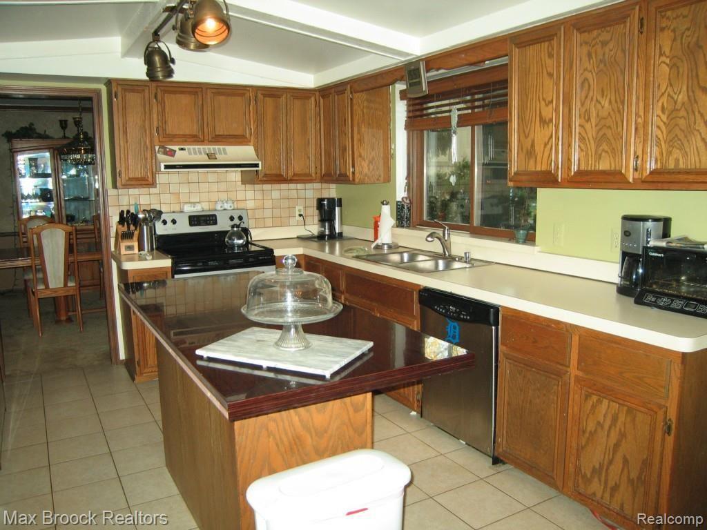 1406 Springwood Lane Rochester Hills, MI 48309 - Photo 14 of 25