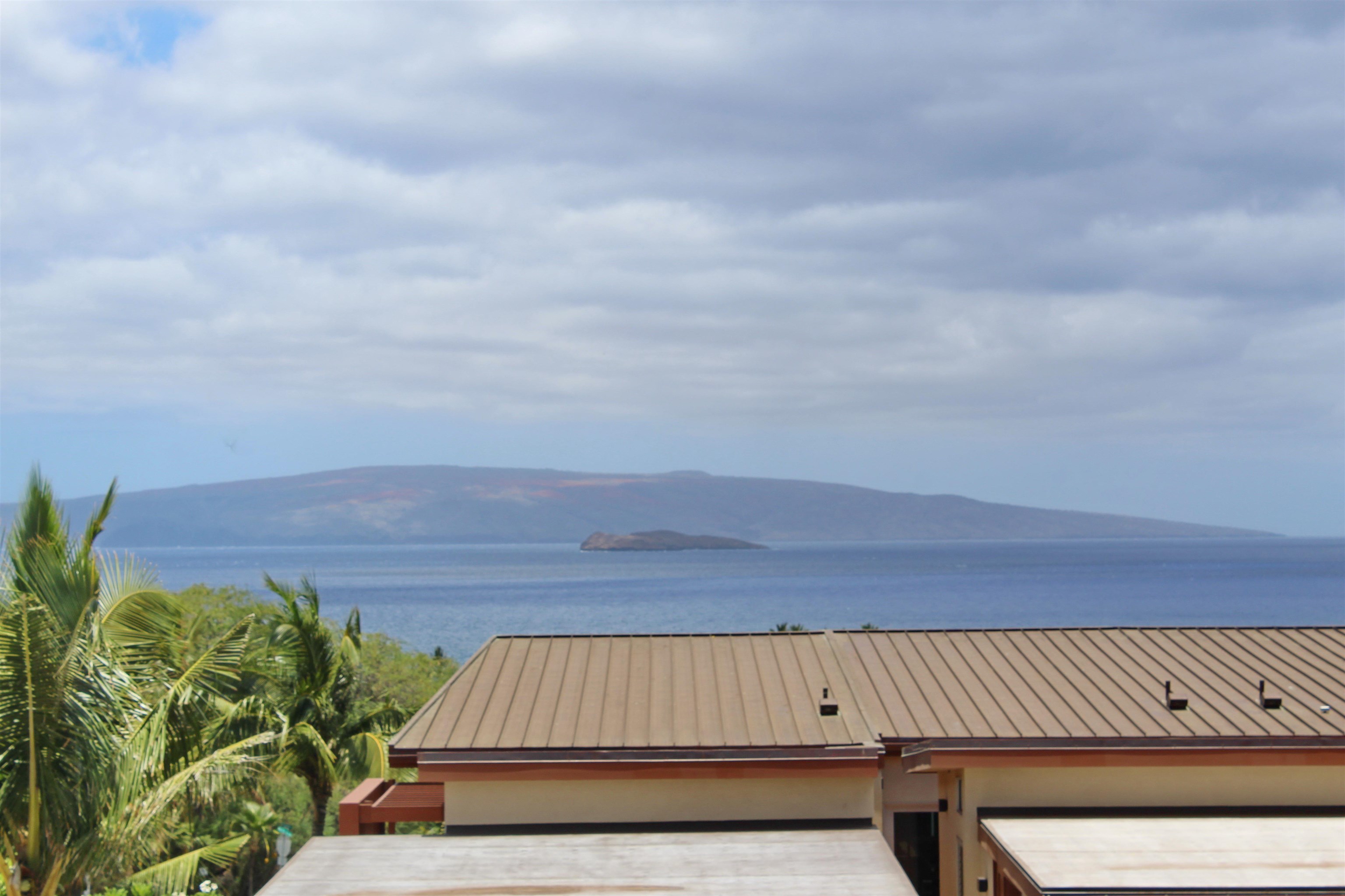 161 Holomoana Way, Unit 102 Kihei, HI 96753 - Photo 29 of 34 a view of sitting area with furniture and wooden fence