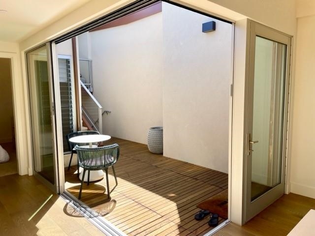 161 Holomoana Way, Unit 102 Kihei, HI 96753 - Photo 7 of 34 a bedroom with a bed and a chandelier