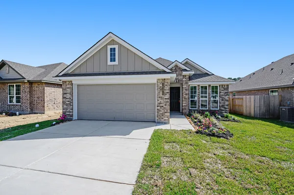 $1,950 | 14375 North Summerchase Circle, Willis, TX 77318