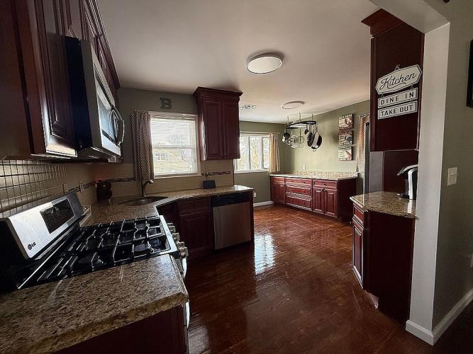 207 Remsen Avenue Avenel, NJ 07001 - Photo 7 of 34