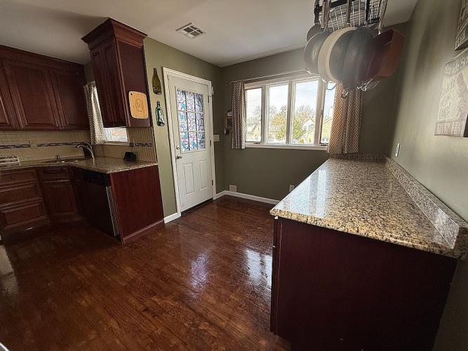 207 Remsen Avenue Avenel, NJ 07001 - Photo 10 of 34