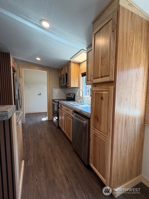 621 West California Road Shelton, WA 98584 - Photo 5 of 24