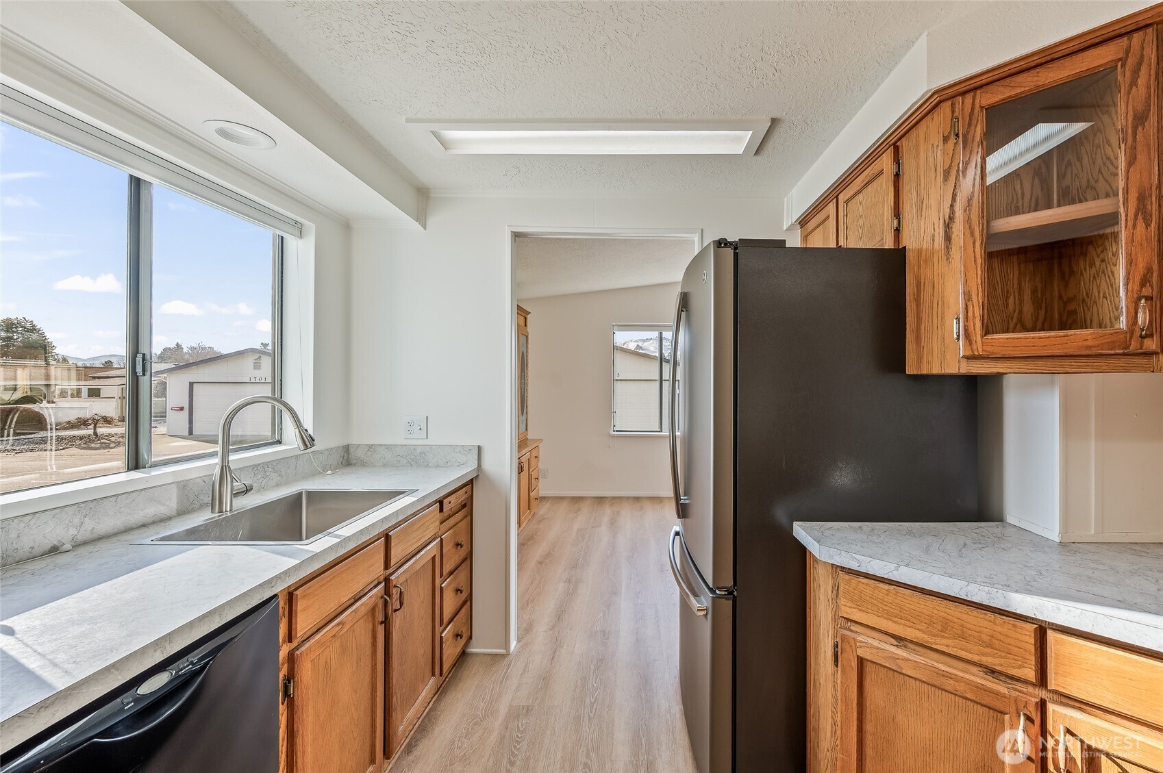 1702 Clark Drive Wenatchee, WA 98801 - Photo 4 of 31