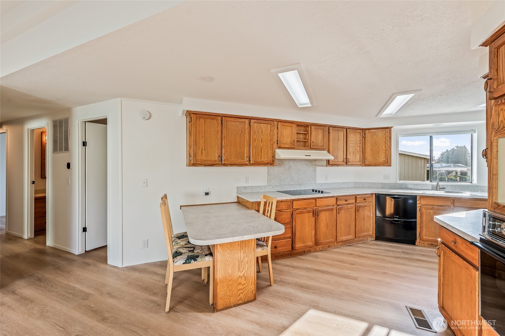 1702 Clark Drive Wenatchee, WA 98801 - Photo 5 of 31