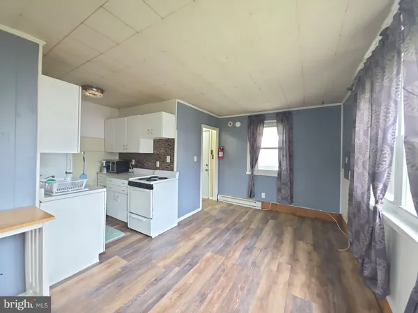 $950 | 882 Sawyer Avenue, Unit B, Vineland, NJ 08360