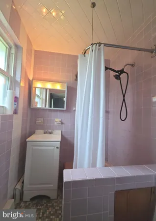 $950 | 882 Sawyer Avenue, Unit B, Vineland, NJ 08360