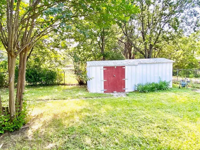 $2,390 | 4808 Curzon Avenue, Fort Worth, TX 76107