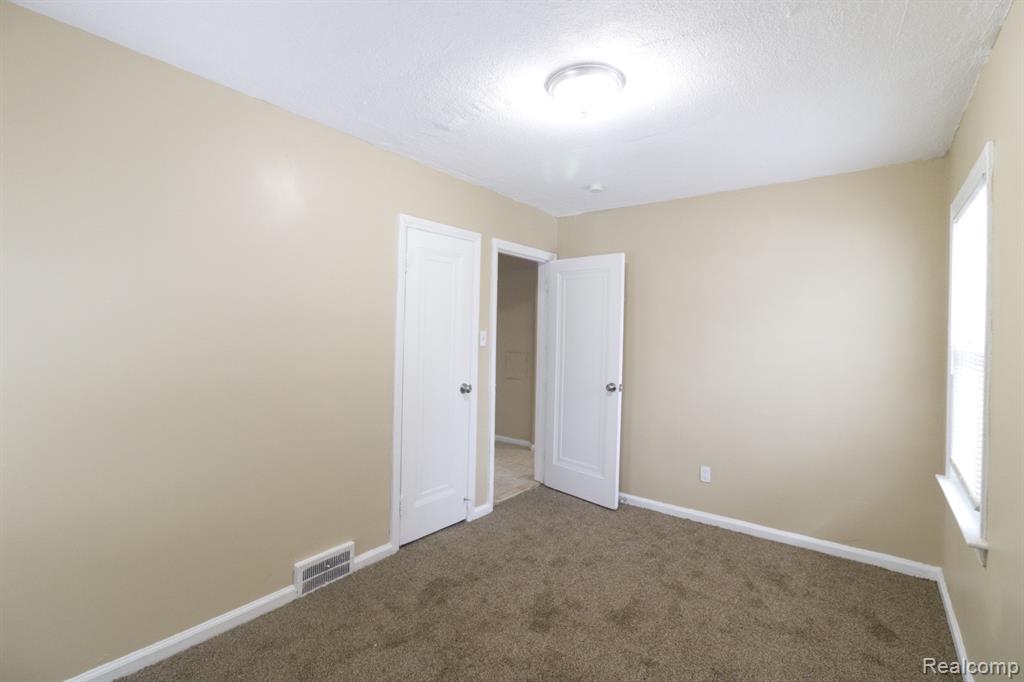 8096 Chamberlain Street Detroit, MI 48209 - Photo 5 of 10