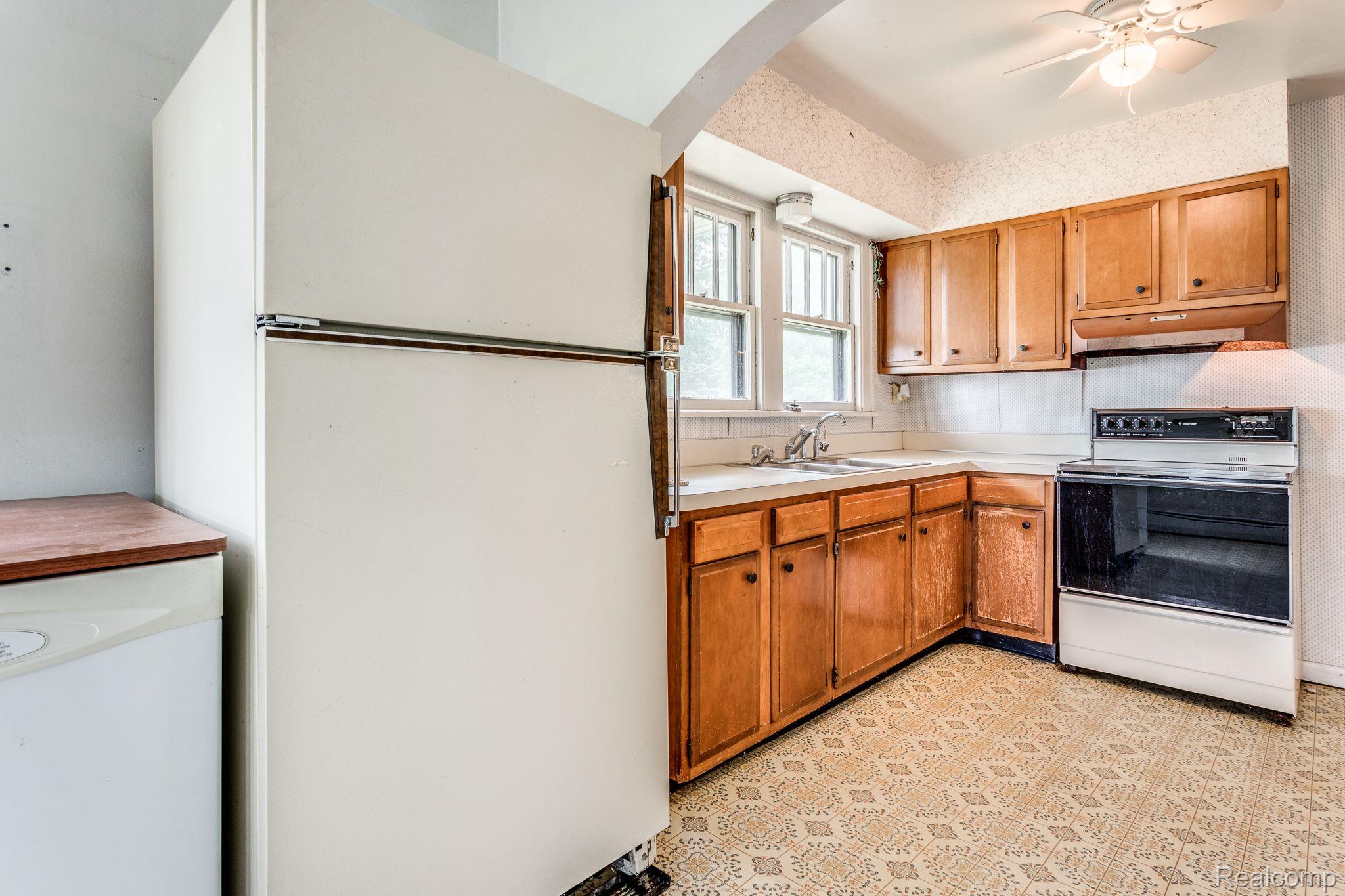 3172 South Center Road Burton, MI 48519 - Photo 9 of 54 Gallery Image 9