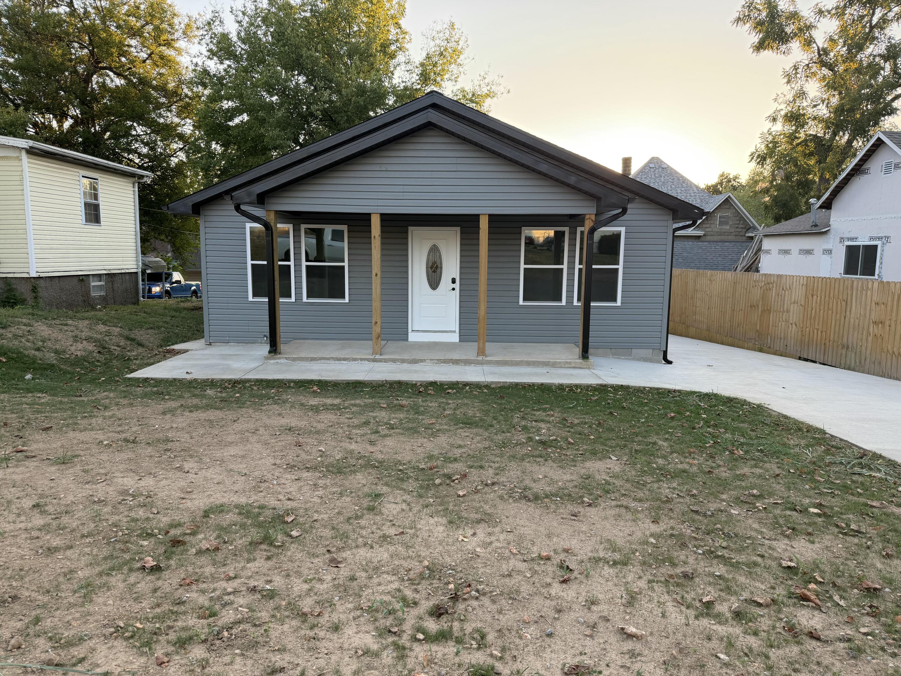408 2nd Street Monett, MO 65708 - Photo 1 of 31 IMG_6092