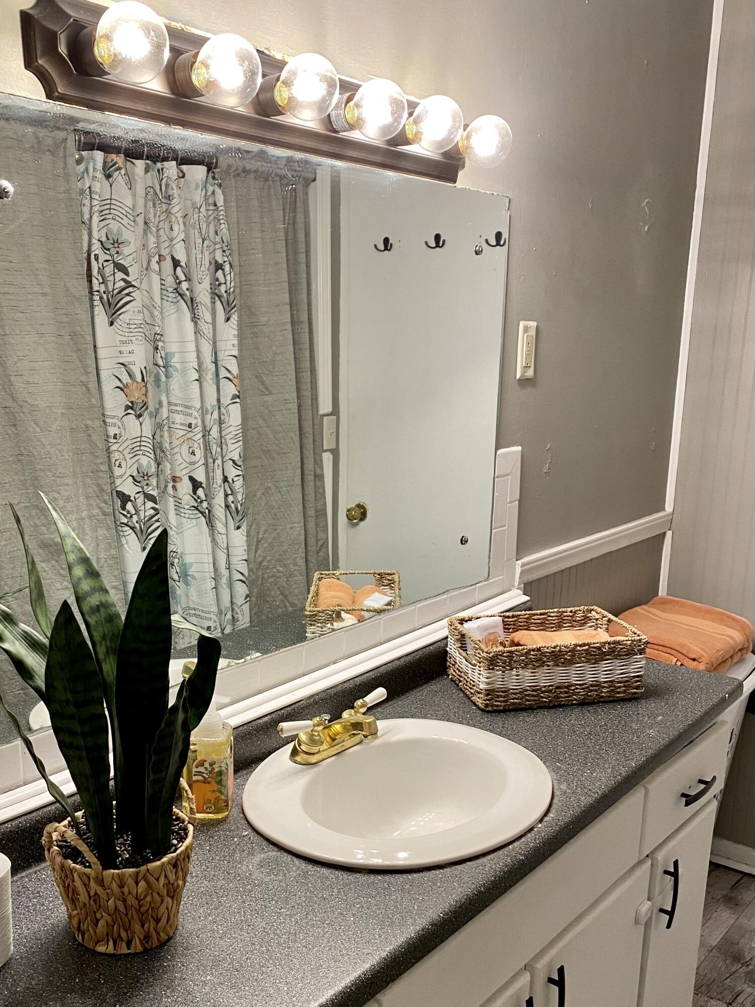 511 Cooks Valley Road Kingsport, TN 37664 - Photo 17 of 29 Vanity