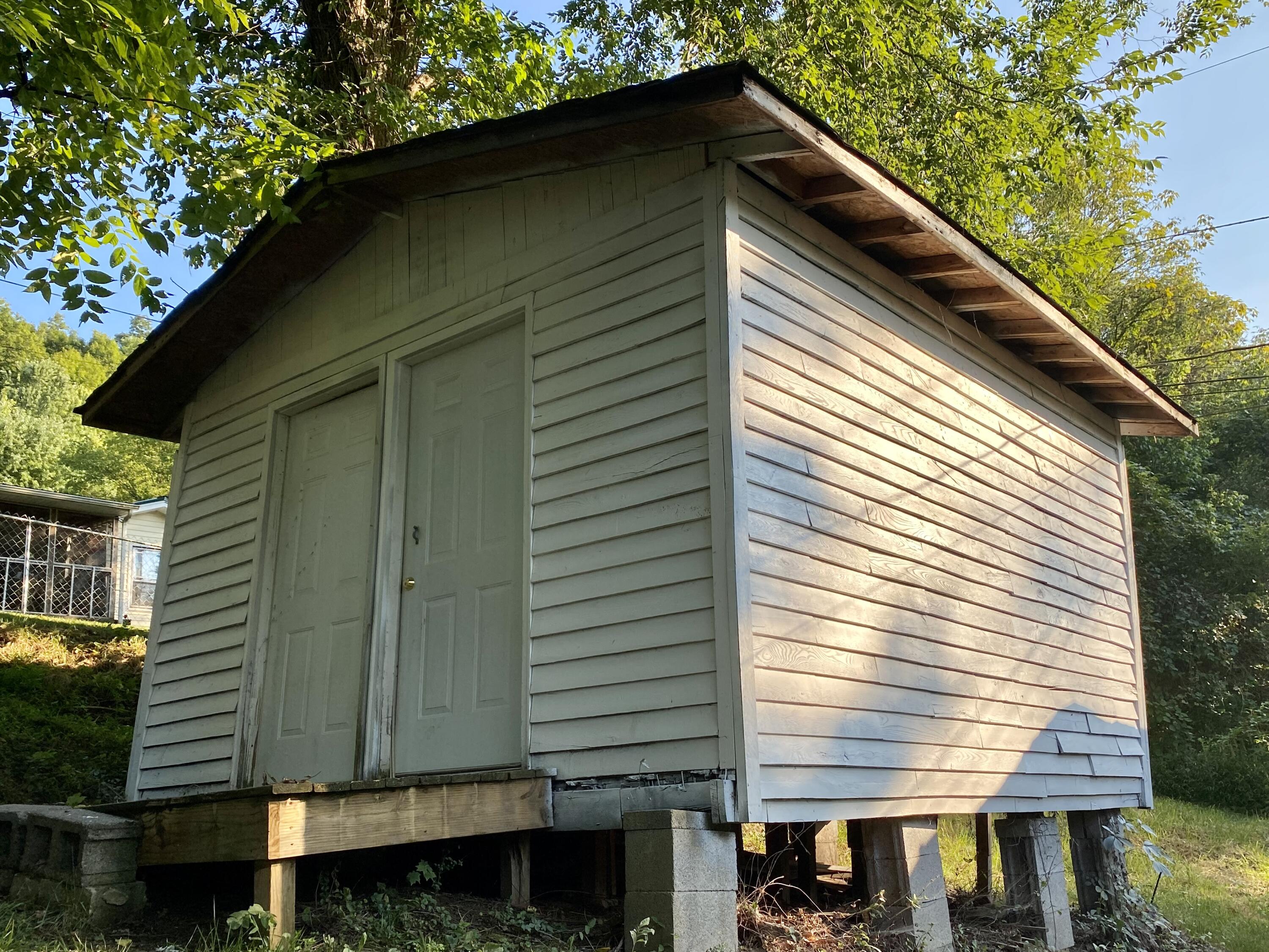 511 Cooks Valley Road Kingsport, TN 37664 - Photo 26 of 29 Shed