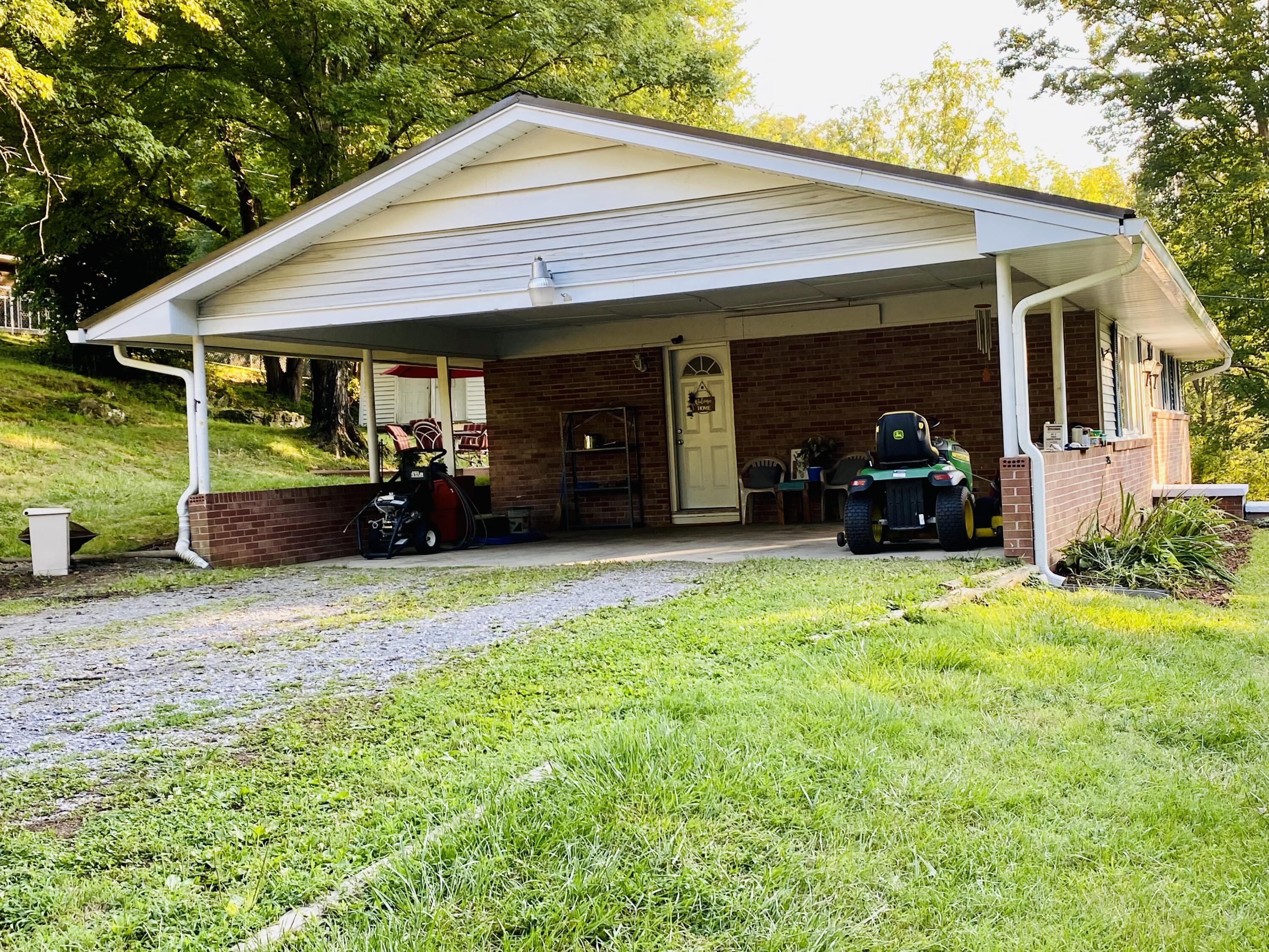 511 Cooks Valley Road Kingsport, TN 37664 - Photo 4 of 29 Carport