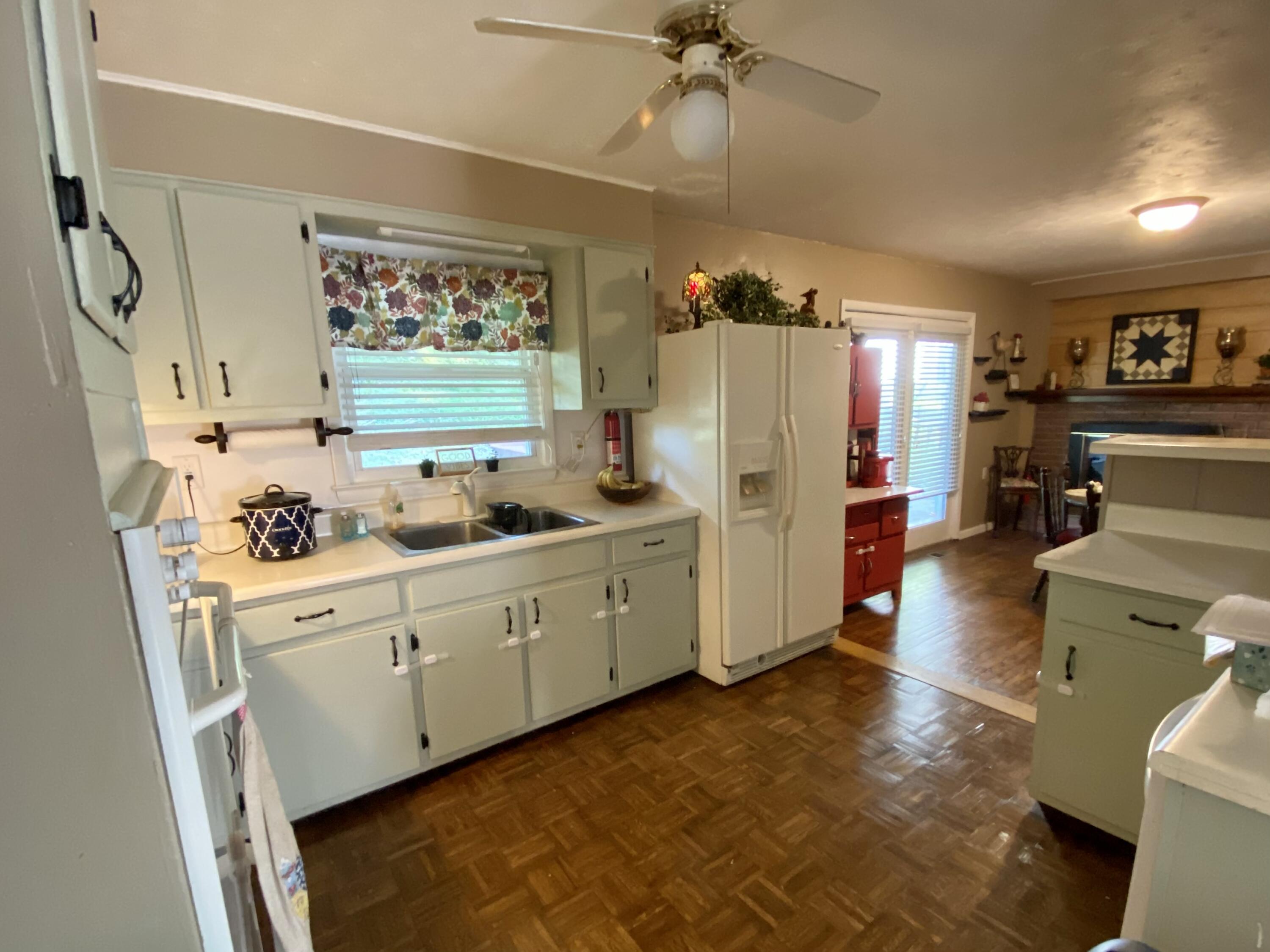 511 Cooks Valley Road Kingsport, TN 37664 - Photo 7 of 29 IMG_9909