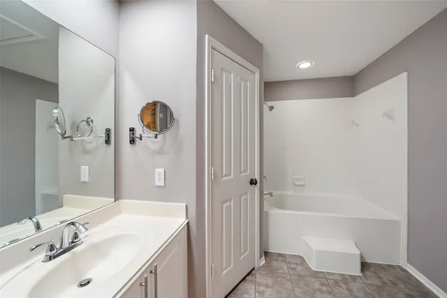 $2,700 | 21 Stone Creek Place, The Woodlands, TX 77382